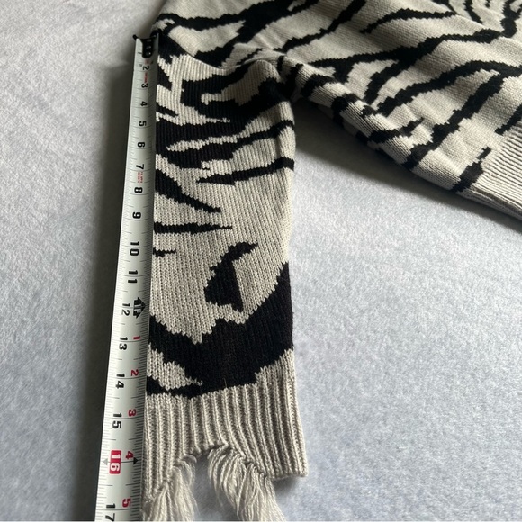 Polly & Esther Size L Women’s Animal Print Destructed Sweater - Picture 12 of 12